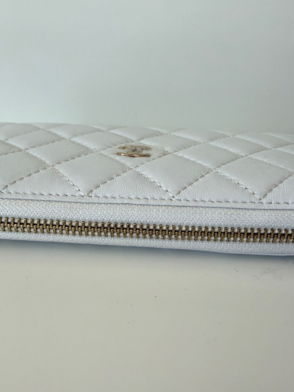 Quilted White Zip-Around Wallet for Women - Picture 3 of 4